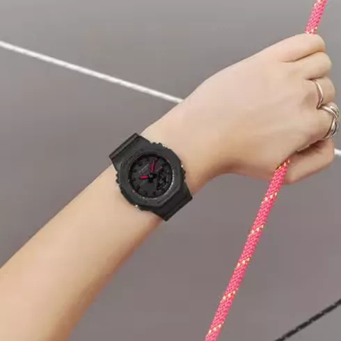 GMA-P2100SA-1A1ER CASIO G-Shock ženski ručni sat