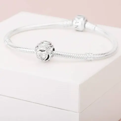 Pandora 798464C01 Privezak Uzdignuto srce