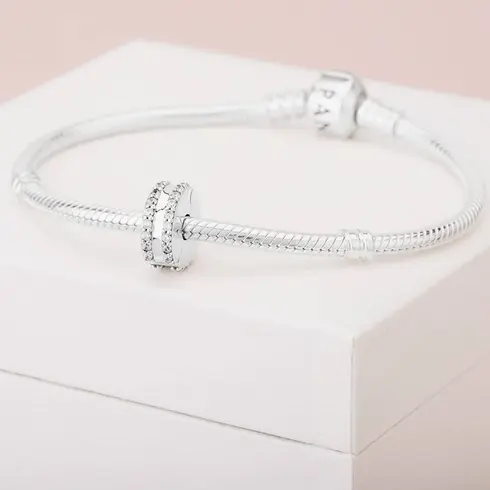 798422C01 PANDORA Double Lined Pavé Clip privezak