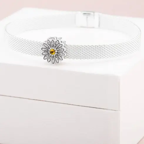 798766C01 PANDORA Sparkling Daisy Flower privezak