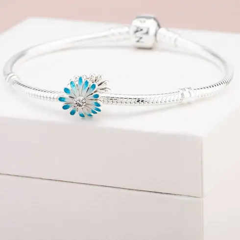 798775C01 PANDORA Blue Daisy Flower privezak