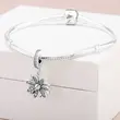 798813C01 PANDORA Sparkling Daisy Flower privezak