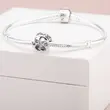 798869C00 PANDORA Openwork Paw Print privezak